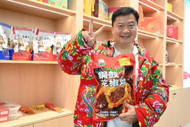绿衣哥被踢出局网友风评一边倒开元棋牌长沙文和友大动作嚣张(图5)